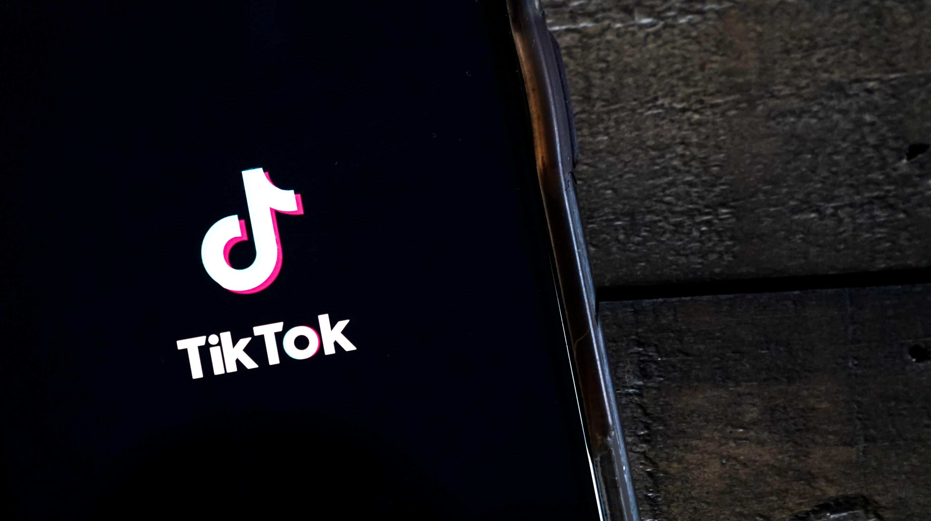 Illustrasjon for artikkelen med tittelen TikTok & amp; # 39; s Algorithm and AI Tech Are Now out for Sale